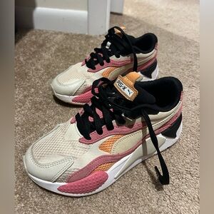 Puma RSX
Pink and Tan
5.5 Women’s